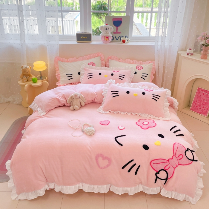 91家纺网 家纺一手货源 找家纺 泉欣家纺 2025新款牛奶绒公主风毛巾绣花床单款床笠款四件套三件套奶糖猫咪（专版） 奶糖猫咪-粉