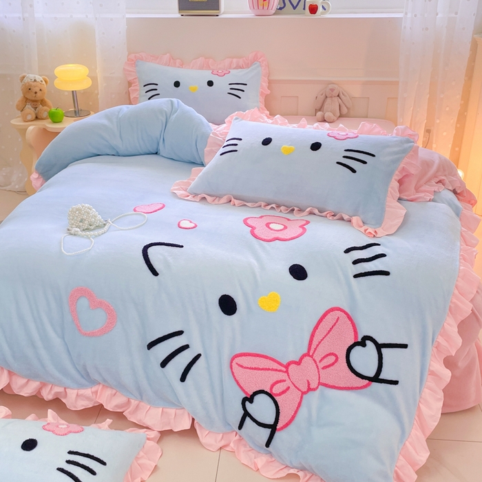 91家纺网 家纺一手货源 找家纺 泉欣家纺 2025新款牛奶绒公主风毛巾绣花床单款床笠款四件套三件套奶糖猫咪（专版） 奶糖猫咪-蓝粉