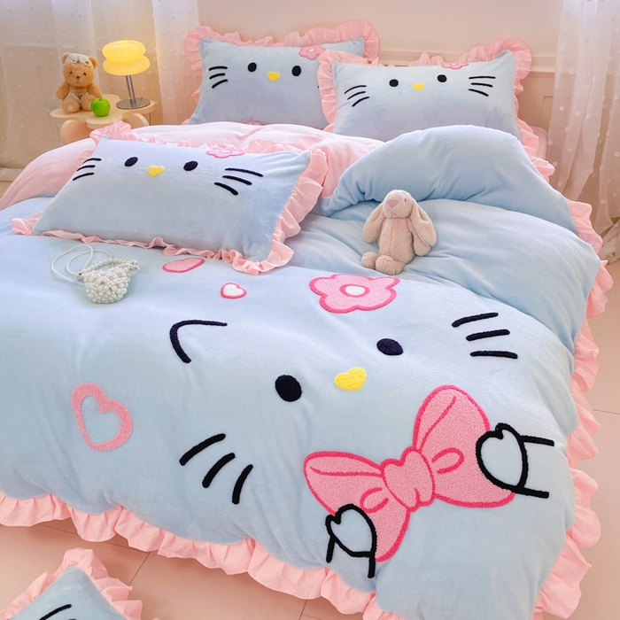 91家纺网 家纺一手货源 找家纺 泉欣家纺 2025新款牛奶绒公主风毛巾绣花床单款床笠款四件套三件套奶糖猫咪（专版） 奶糖猫咪-蓝粉