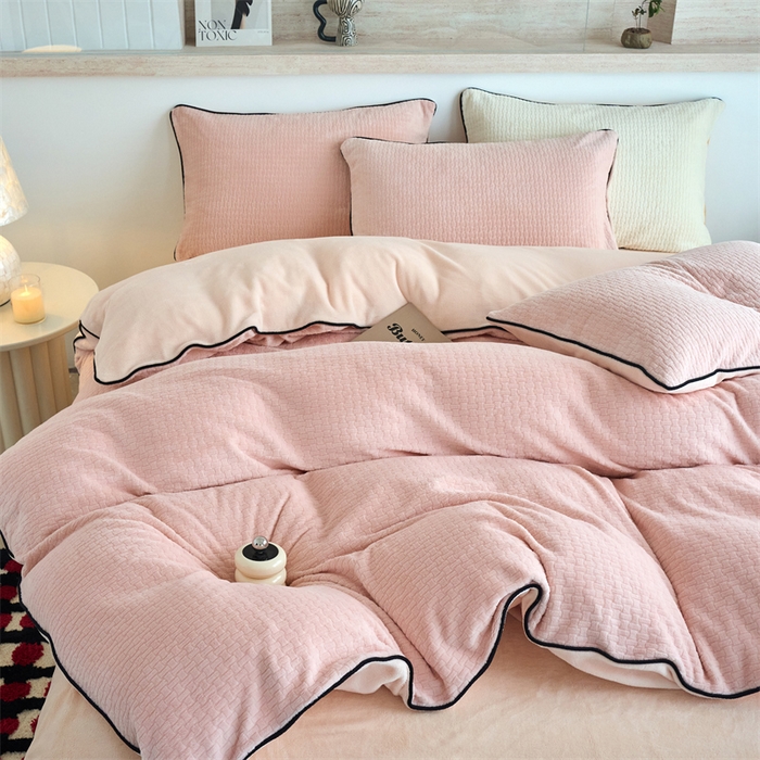 91家纺网 家纺一手货源 找家纺 兰紫橙家纺 2025新款牛奶绒嵌边提花剪花四件套（含买家秀） 心链-少女粉