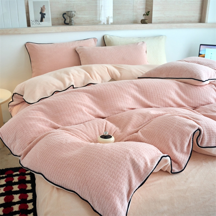 91家纺网 家纺一手货源 找家纺 兰紫橙家纺 2025新款牛奶绒嵌边提花剪花四件套（含买家秀） 心链-少女粉