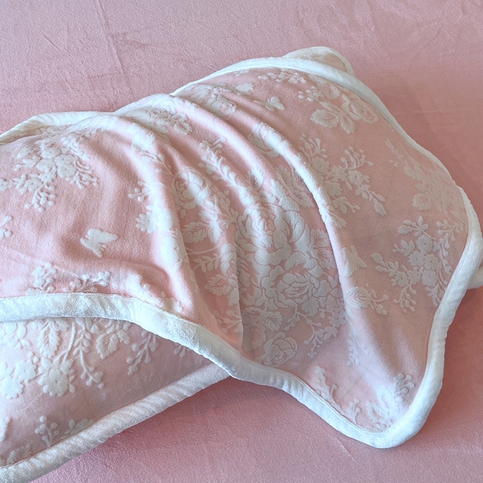 91家纺网 家纺一手货源 找家纺 诺梵 2025新款8斤立体雕花牛奶绒四件套_控价标准高于139，加大高于149 蒂娜-粉