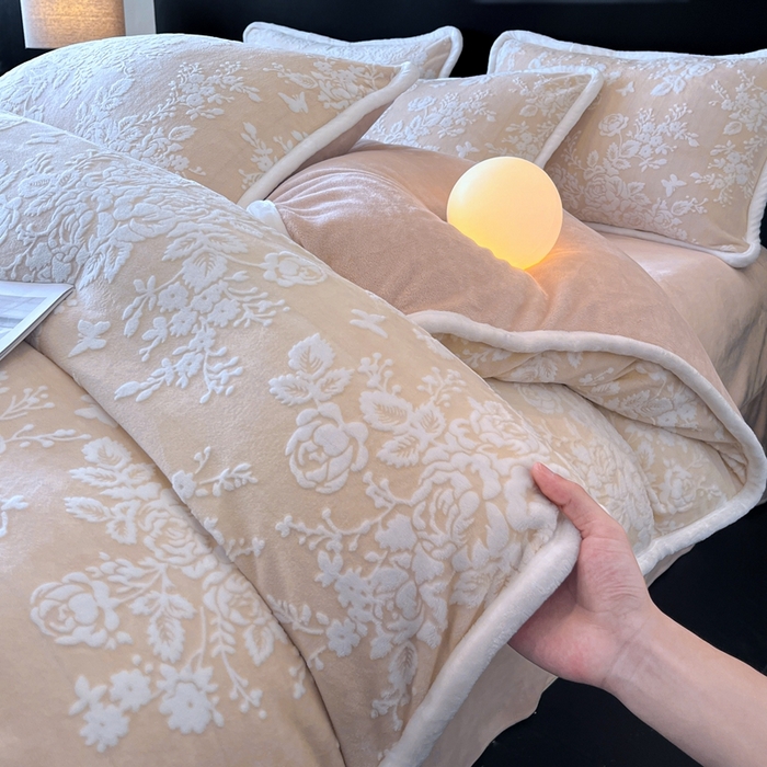 91家纺网 家纺一手货源 找家纺 诺梵 2025新款8斤立体雕花牛奶绒四件套_控价标准高于139，加大高于149 蒂娜-黄