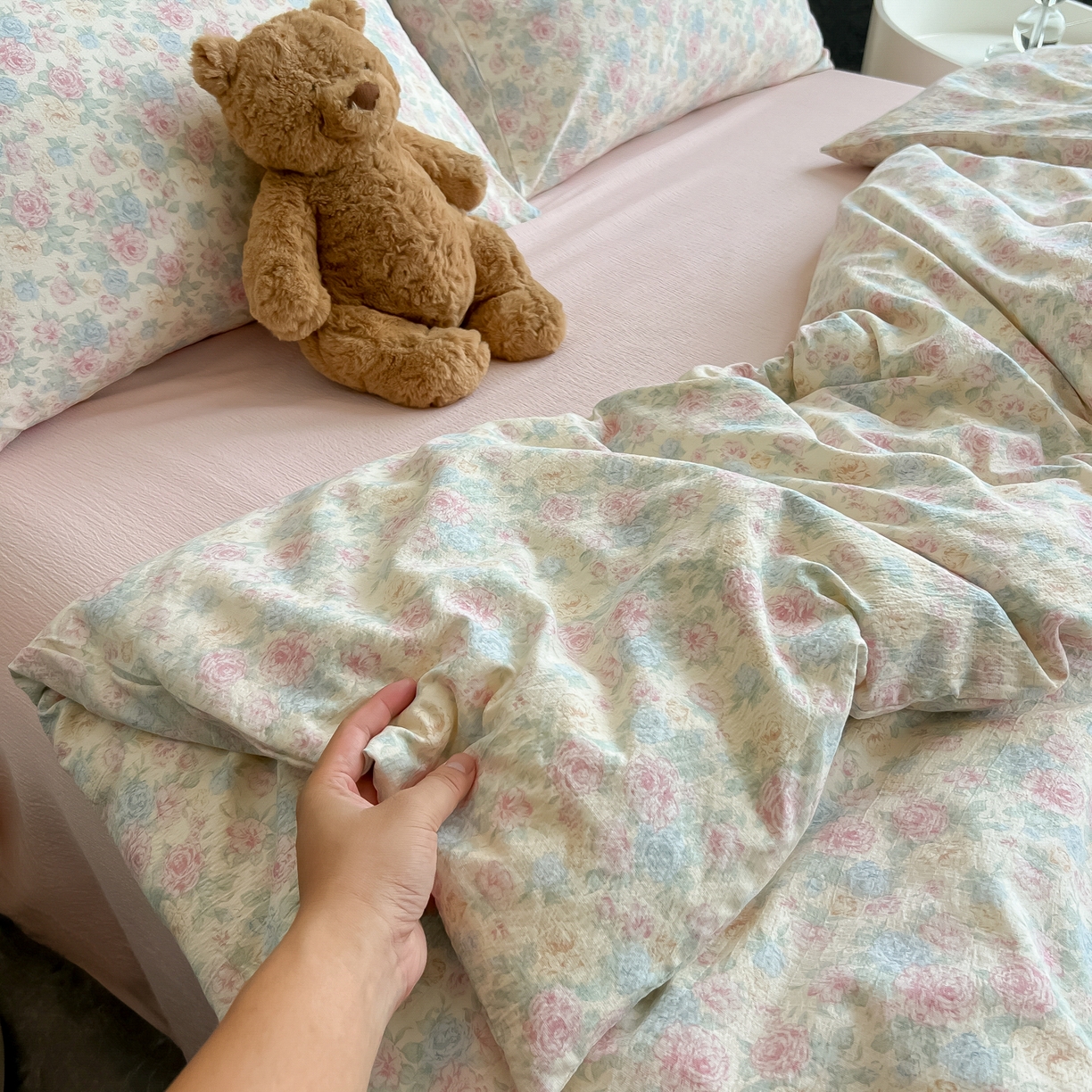 91家纺网 家纺一手货源 找家纺 韩巢家纺 2025新款双层纱床上用品四件套热销款超柔学生宿舍床单被套三件套 童话花岛