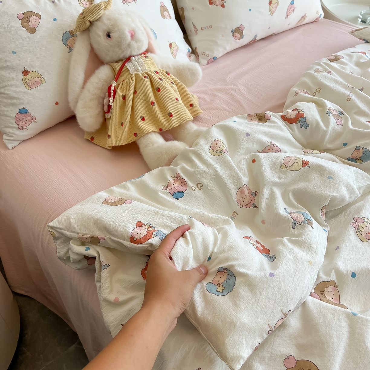 91家纺网 家纺一手货源 找家纺 韩巢家纺 2025新款双层纱床上用品四件套热销款超柔学生宿舍床单被套三件套 童话女孩