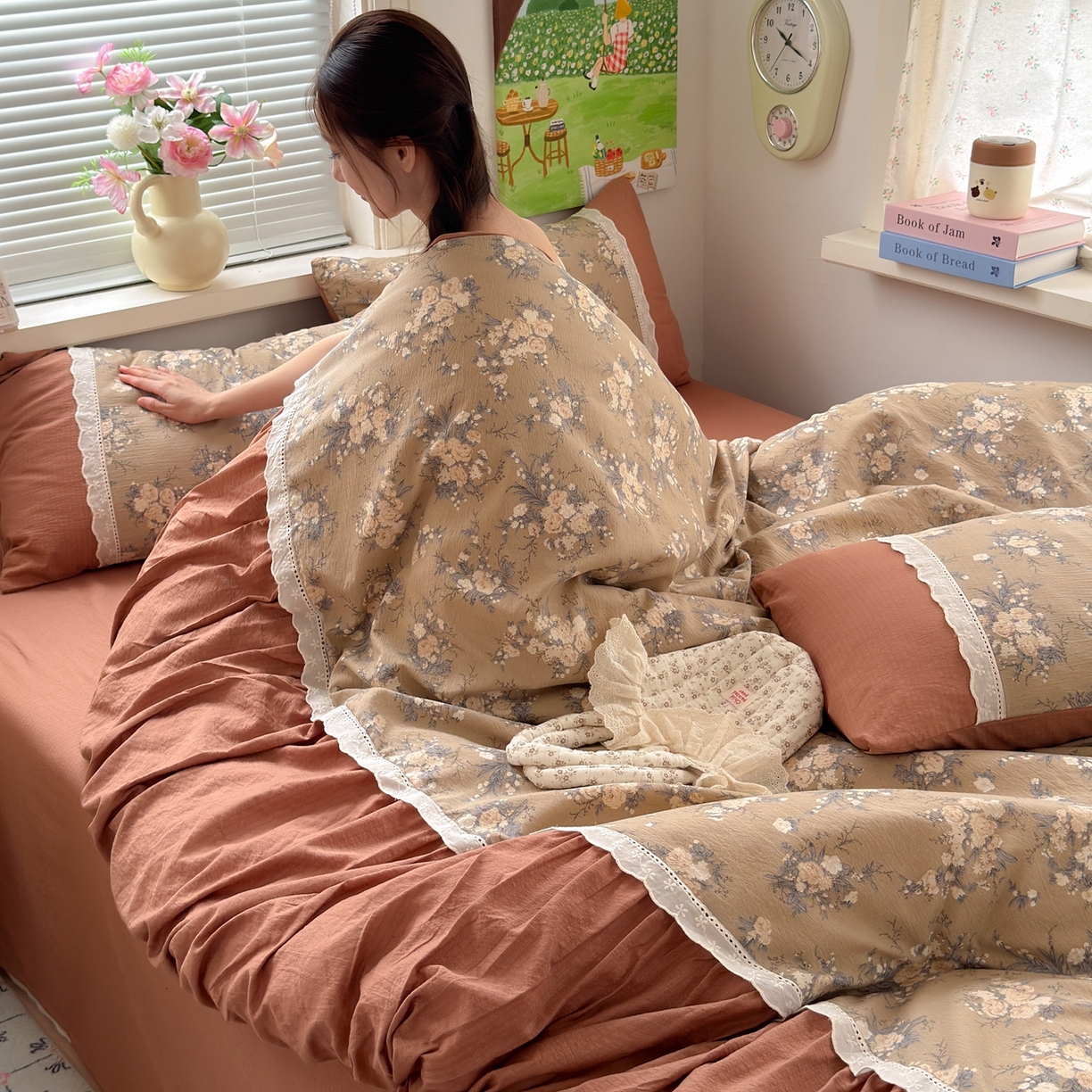 91家纺网 家纺一手货源 找家纺 典雅家纺 2025新款A类超柔双层纱四件套花边工艺款四件套 花香拿铁