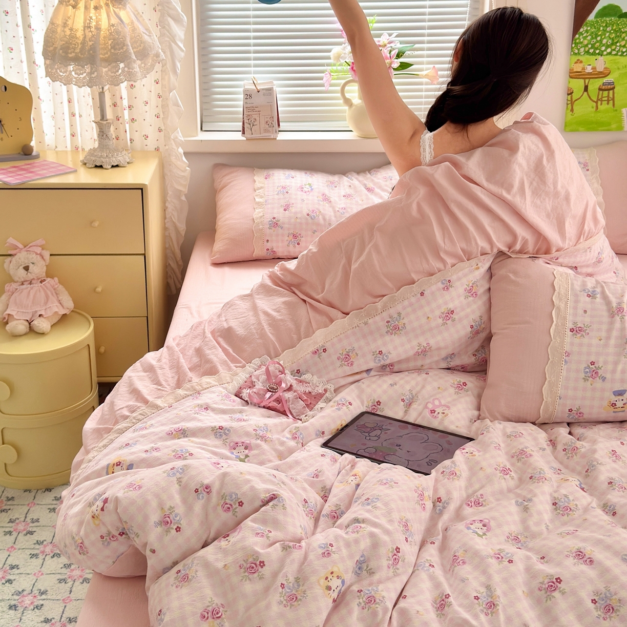 91家纺网 家纺一手货源 找家纺 典雅家纺 2025新款A类超柔双层纱四件套花边工艺款四件套 欧若拉