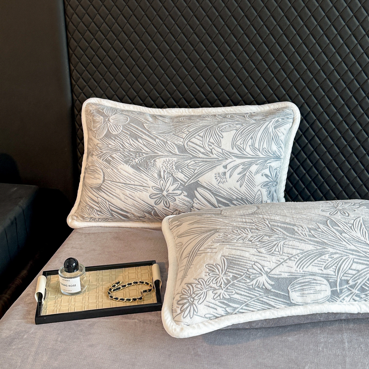 91家纺网 家纺一手货源 找家纺 诺梵 2025新款8斤立体雕花牛奶绒四件套_控价标准高于139，加大高于149 含香待放-灰