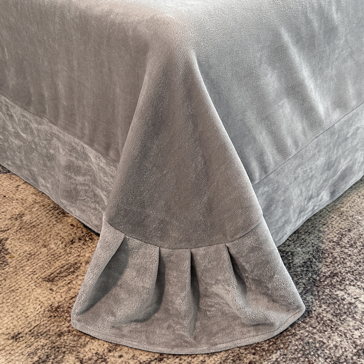 91家纺网 家纺一手货源 找家纺 诺梵 2025新款8斤立体雕花牛奶绒四件套_控价标准高于139，加大高于149 含香待放-灰