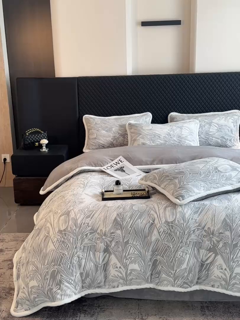 91家纺网 家纺一手货源 找家纺 诺梵 2025新款8斤立体雕花牛奶绒四件套_控价标准高于139，加大高于149 含香待放-灰