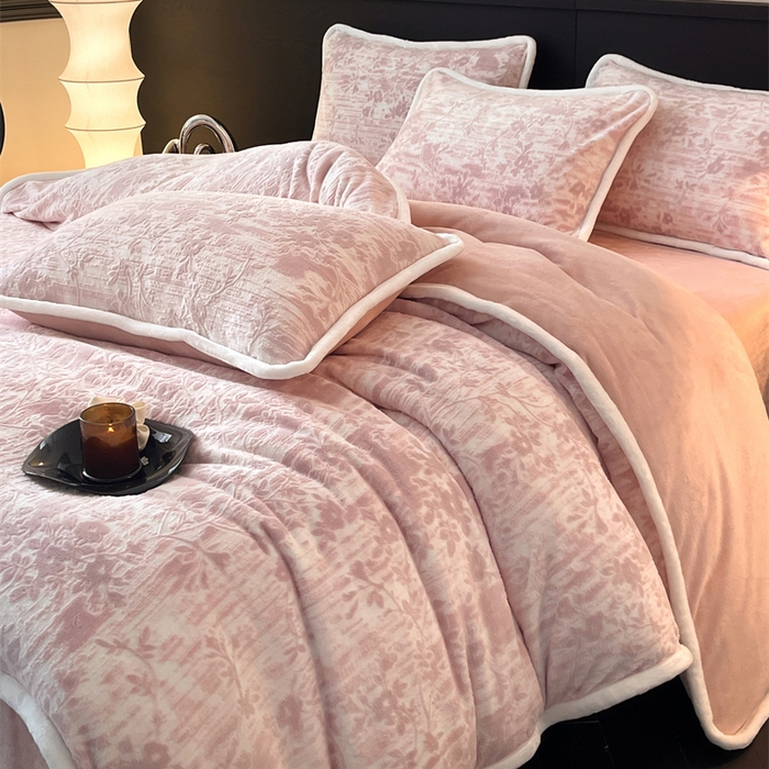 91家纺网 家纺一手货源 找家纺 诺梵 2025新款8斤立体雕花牛奶绒四件套_控价标准高于139，加大高于149 花朝梦-粉