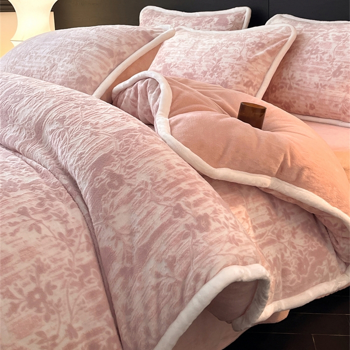 91家纺网 家纺一手货源 找家纺 诺梵 2025新款8斤立体雕花牛奶绒四件套_控价标准高于139，加大高于149 花朝梦-粉