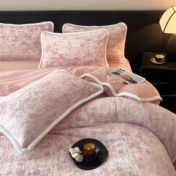 91家纺网 家纺一手货源 找家纺 诺梵 2025新款8斤立体雕花牛奶绒四件套_控价标准高于139，加大高于149 花朝梦-粉