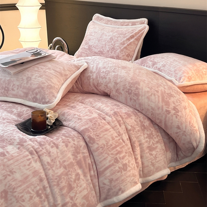 91家纺网 家纺一手货源 找家纺 诺梵 2025新款8斤立体雕花牛奶绒四件套_控价标准高于139，加大高于149 花朝梦-粉