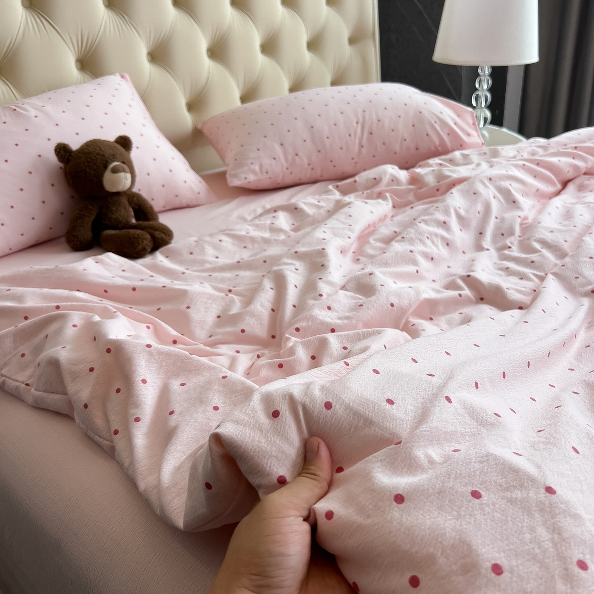 91家纺网 家纺一手货源 找家纺 韩巢家纺 2025新款双层纱床上用品四件套热销款超柔学生宿舍床单被套三件套 红深粉波点