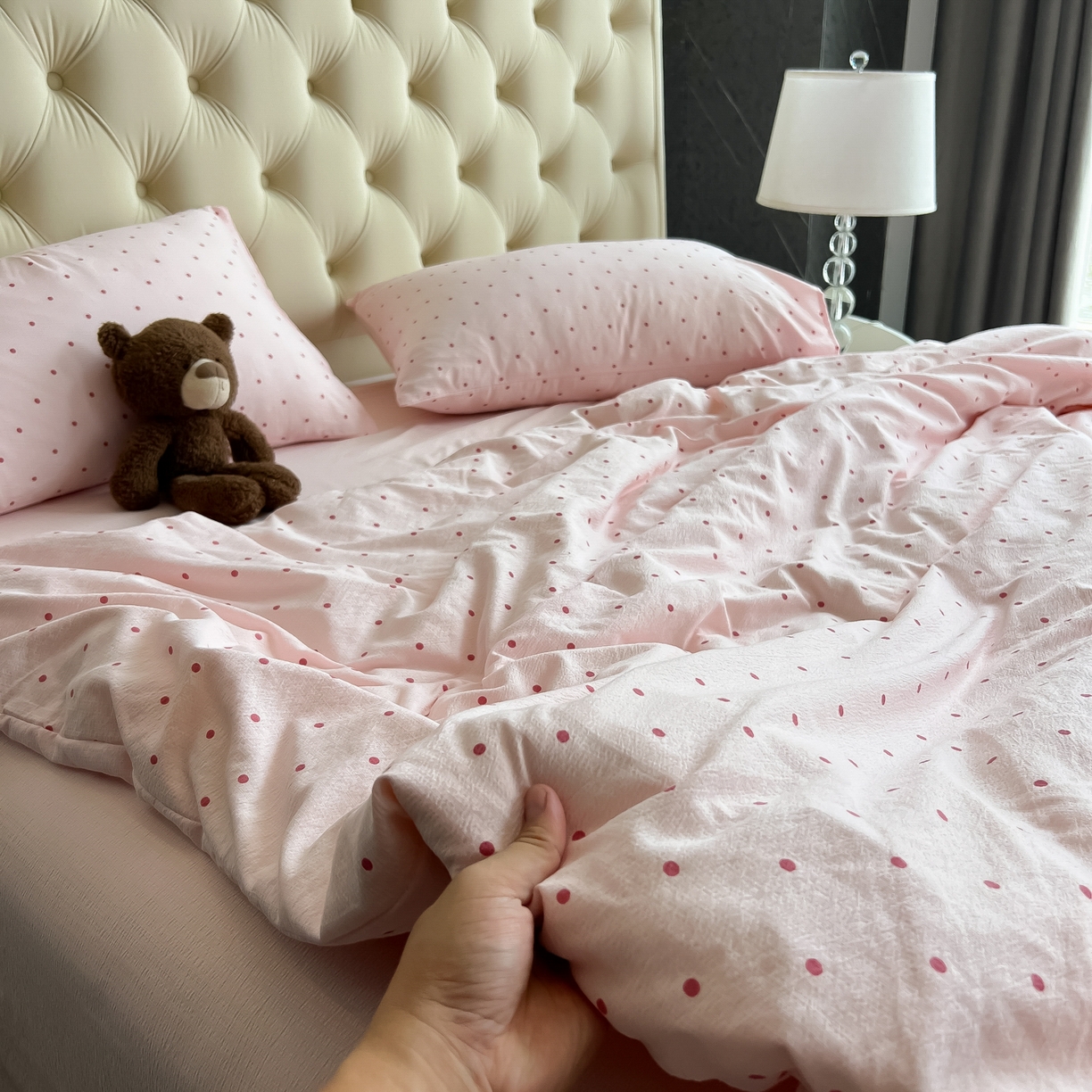 91家纺网 家纺一手货源 找家纺 韩巢家纺 2025新款双层纱床上用品四件套热销款超柔学生宿舍床单被套三件套 红深粉波点