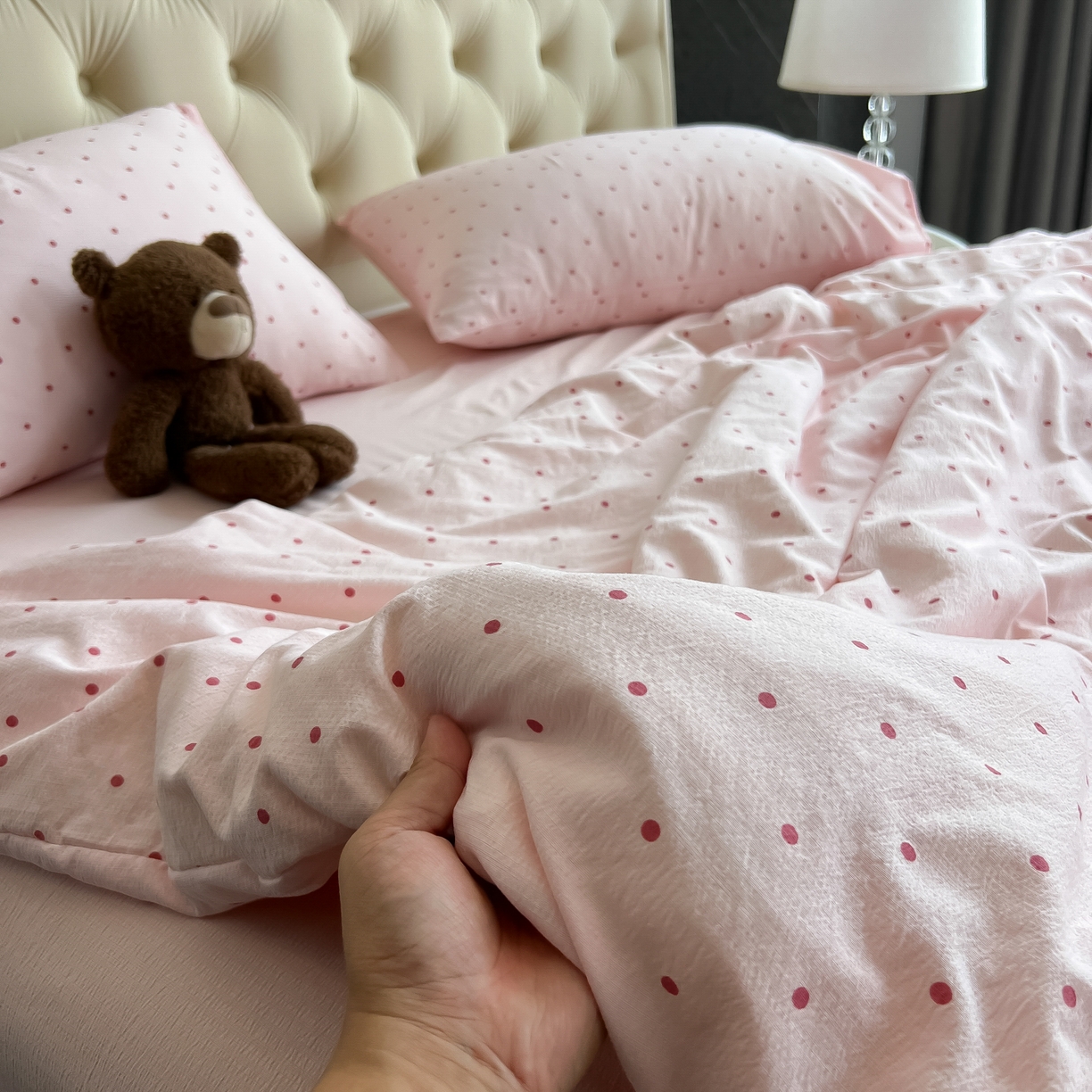 91家纺网 家纺一手货源 找家纺 韩巢家纺 2025新款双层纱床上用品四件套热销款超柔学生宿舍床单被套三件套 红深粉波点