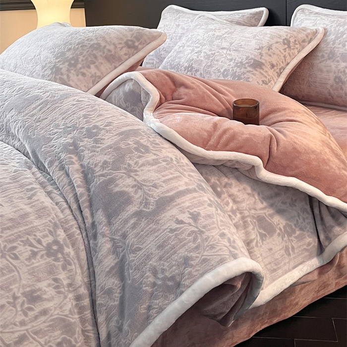 91家纺网 家纺一手货源 找家纺 诺梵 2025新款8斤立体雕花牛奶绒四件套_控价标准高于139，加大高于149 花朝梦-灰