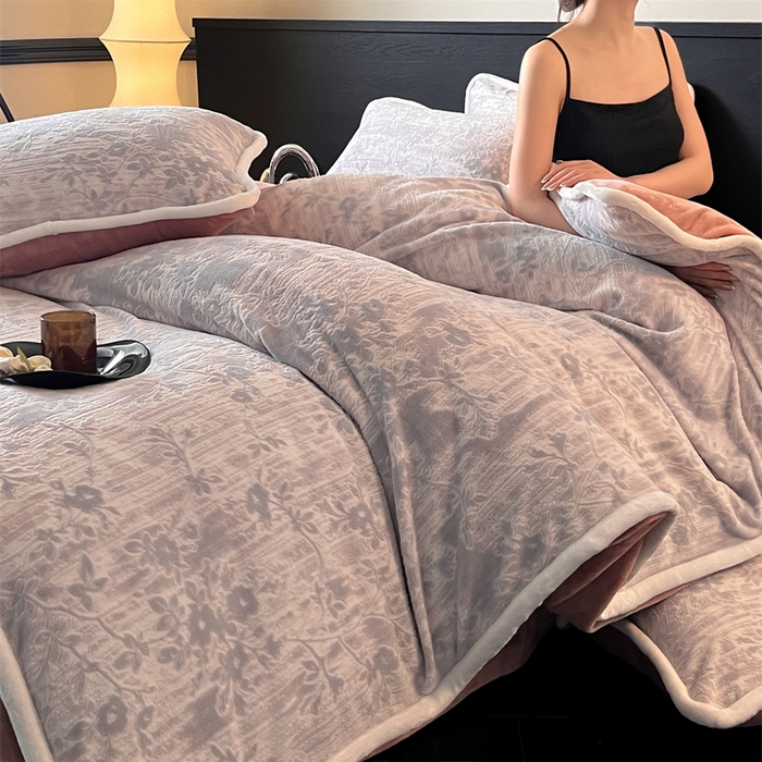 91家纺网 家纺一手货源 找家纺 诺梵 2025新款8斤立体雕花牛奶绒四件套_控价标准高于139，加大高于149 花朝梦-灰