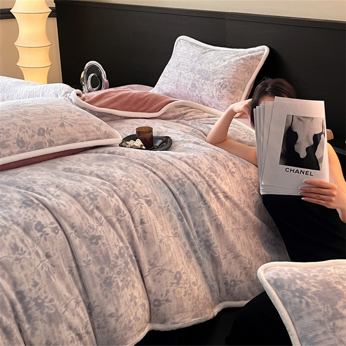 91家纺网 家纺一手货源 找家纺 诺梵 2025新款8斤立体雕花牛奶绒四件套_控价标准高于139，加大高于149 花朝梦-灰