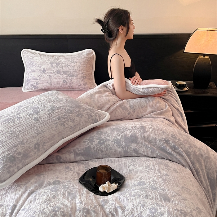 91家纺网 家纺一手货源 找家纺 诺梵 2025新款8斤立体雕花牛奶绒四件套_控价标准高于139，加大高于149 花朝梦-灰