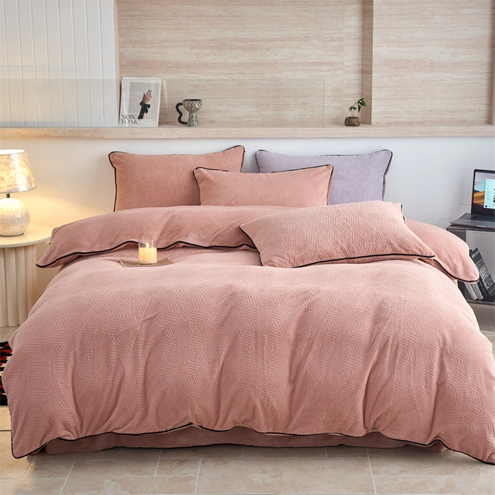 91家纺网 家纺一手货源 找家纺 兰紫橙家纺 2025新款牛奶绒嵌边提花剪花四件套（含买家秀） 织梦-暖咖