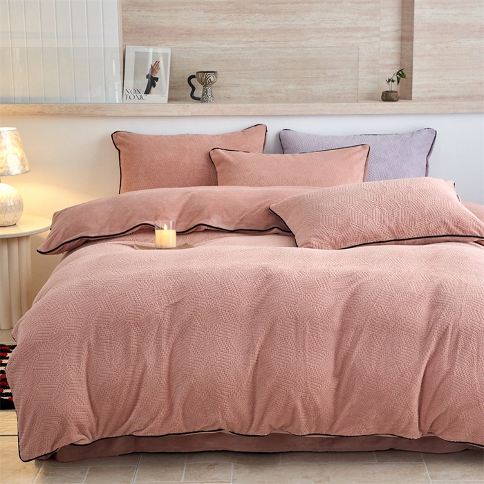 91家纺网 家纺一手货源 找家纺 兰紫橙家纺 2025新款牛奶绒嵌边提花剪花四件套（含买家秀） 织梦-暖咖