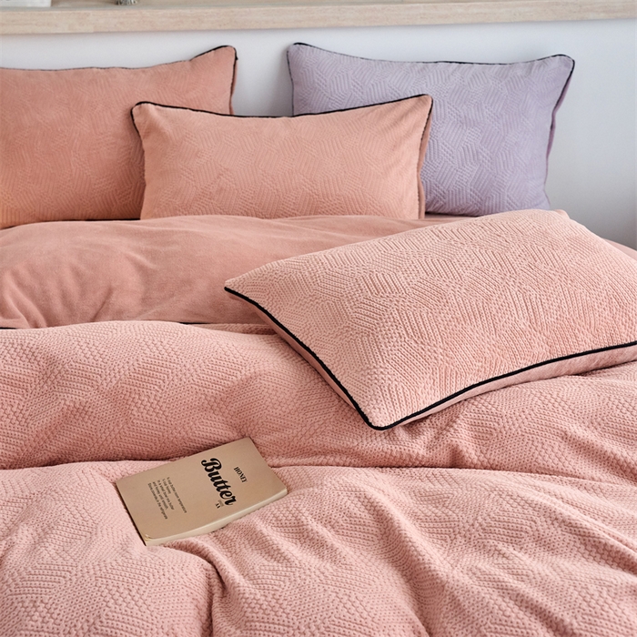 91家纺网 家纺一手货源 找家纺 兰紫橙家纺 2025新款牛奶绒嵌边提花剪花四件套（含买家秀） 织梦-暖咖