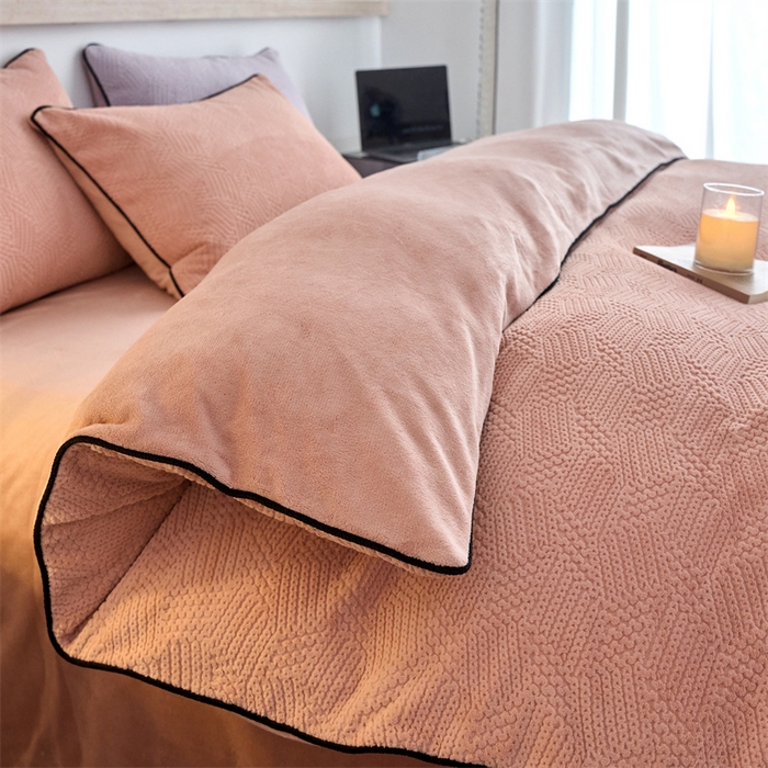 91家纺网 家纺一手货源 找家纺 兰紫橙家纺 2025新款牛奶绒嵌边提花剪花四件套（含买家秀） 织梦-暖咖