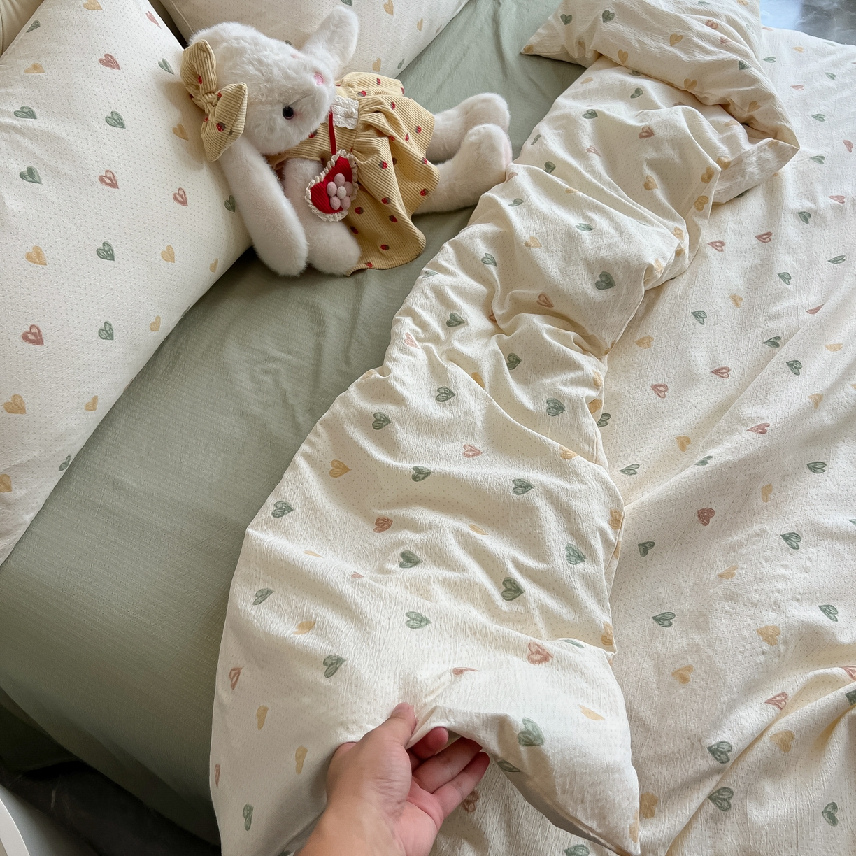 91家纺网 家纺一手货源 找家纺 韩巢家纺 2025新款双层纱床上用品四件套热销款超柔学生宿舍床单被套三件套 浪漫世界