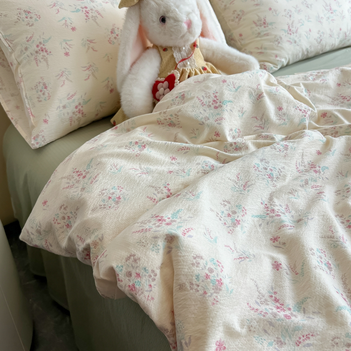 91家纺网 家纺一手货源 找家纺 韩巢家纺 2025新款双层纱床上用品四件套热销款超柔学生宿舍床单被套三件套 奶昔甜糕-粉