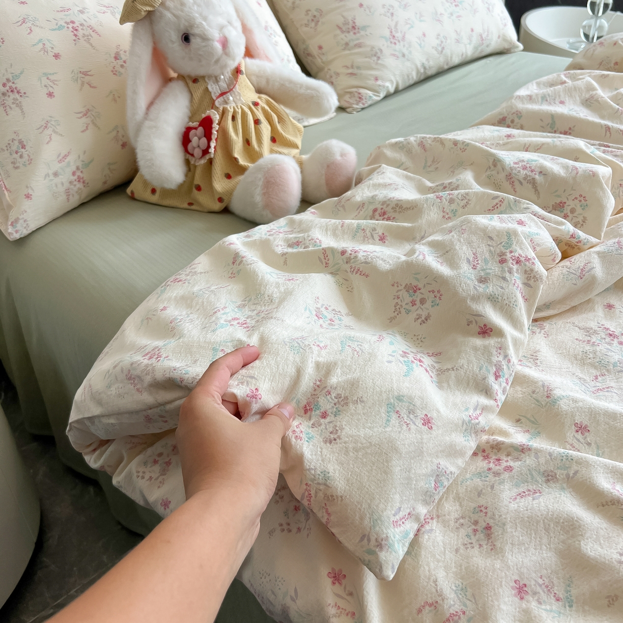 91家纺网 家纺一手货源 找家纺 韩巢家纺 2025新款双层纱床上用品四件套热销款超柔学生宿舍床单被套三件套 奶昔甜糕-粉