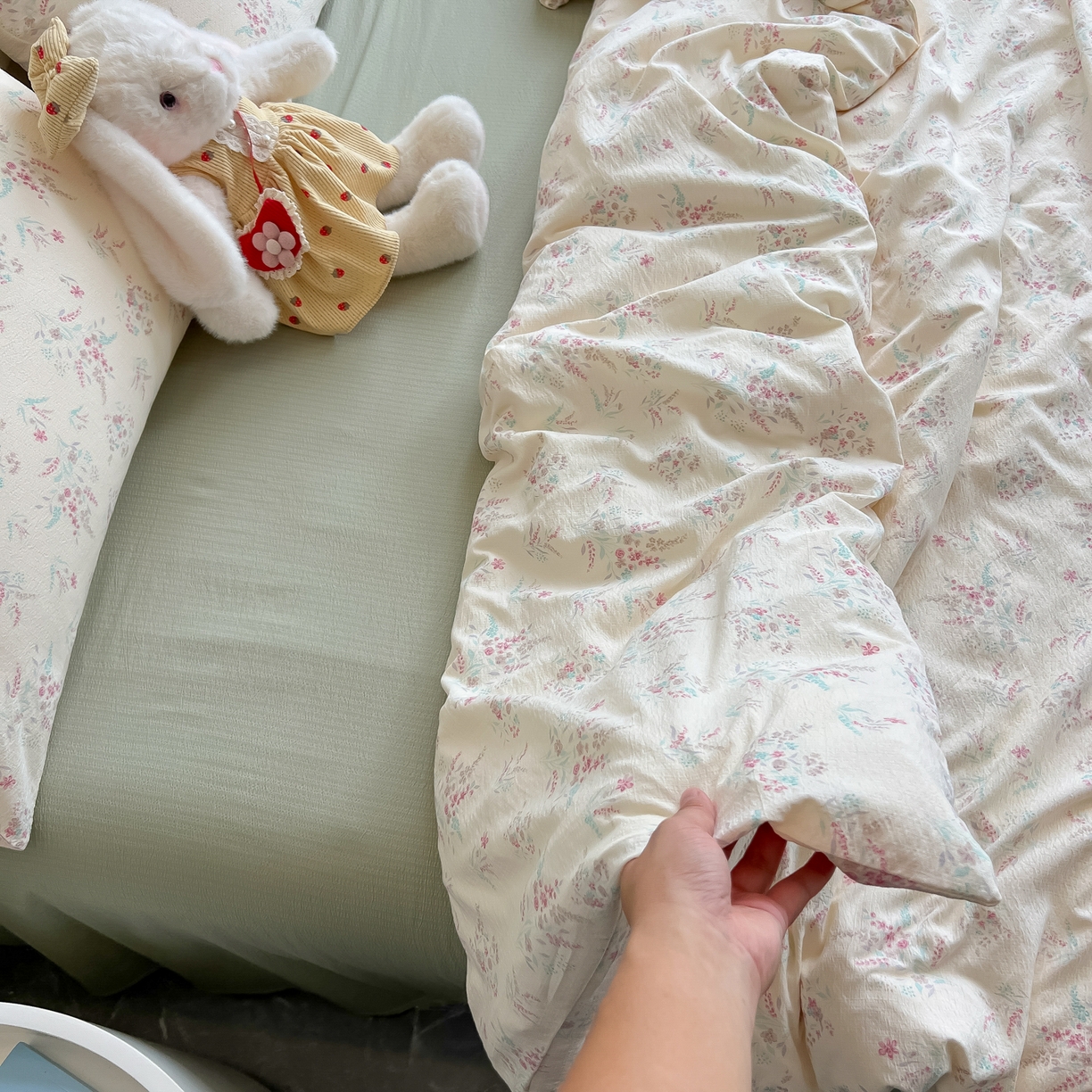 91家纺网 家纺一手货源 找家纺 韩巢家纺 2025新款双层纱床上用品四件套热销款超柔学生宿舍床单被套三件套 奶昔甜糕-粉