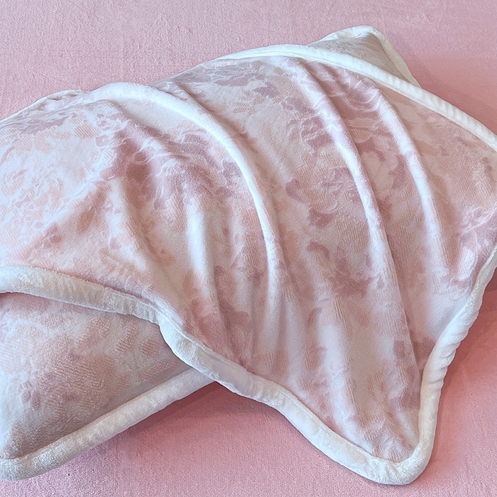 91家纺网 家纺一手货源 找家纺 诺梵 2025新款8斤立体雕花牛奶绒四件套_控价标准高于139，加大高于149 洛丽塔-粉