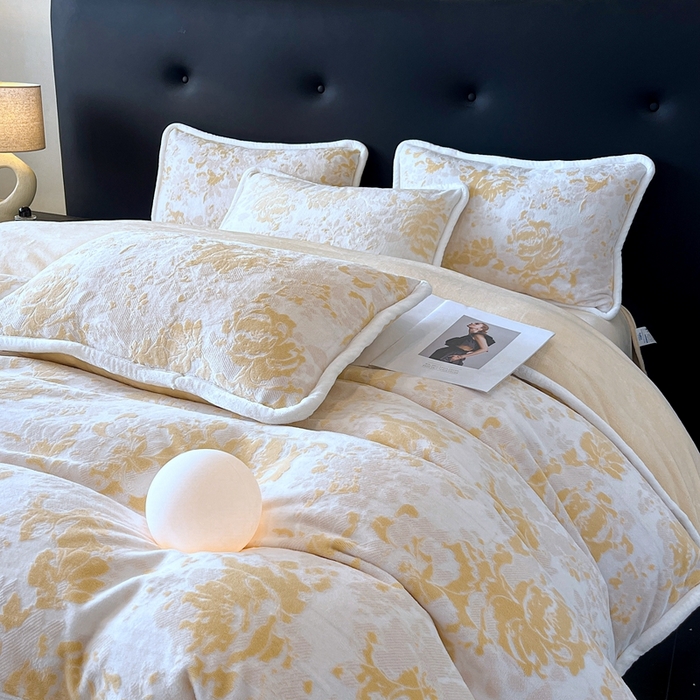 91家纺网 家纺一手货源 找家纺 诺梵 2025新款8斤立体雕花牛奶绒四件套_控价标准高于139，加大高于149 洛丽塔-黄