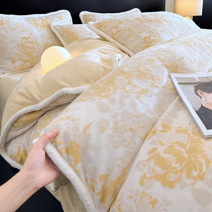 91家纺网 家纺一手货源 找家纺 诺梵 2025新款8斤立体雕花牛奶绒四件套_控价标准高于139，加大高于149 洛丽塔-黄