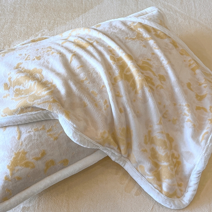 91家纺网 家纺一手货源 找家纺 诺梵 2025新款8斤立体雕花牛奶绒四件套_控价标准高于139，加大高于149 洛丽塔-黄