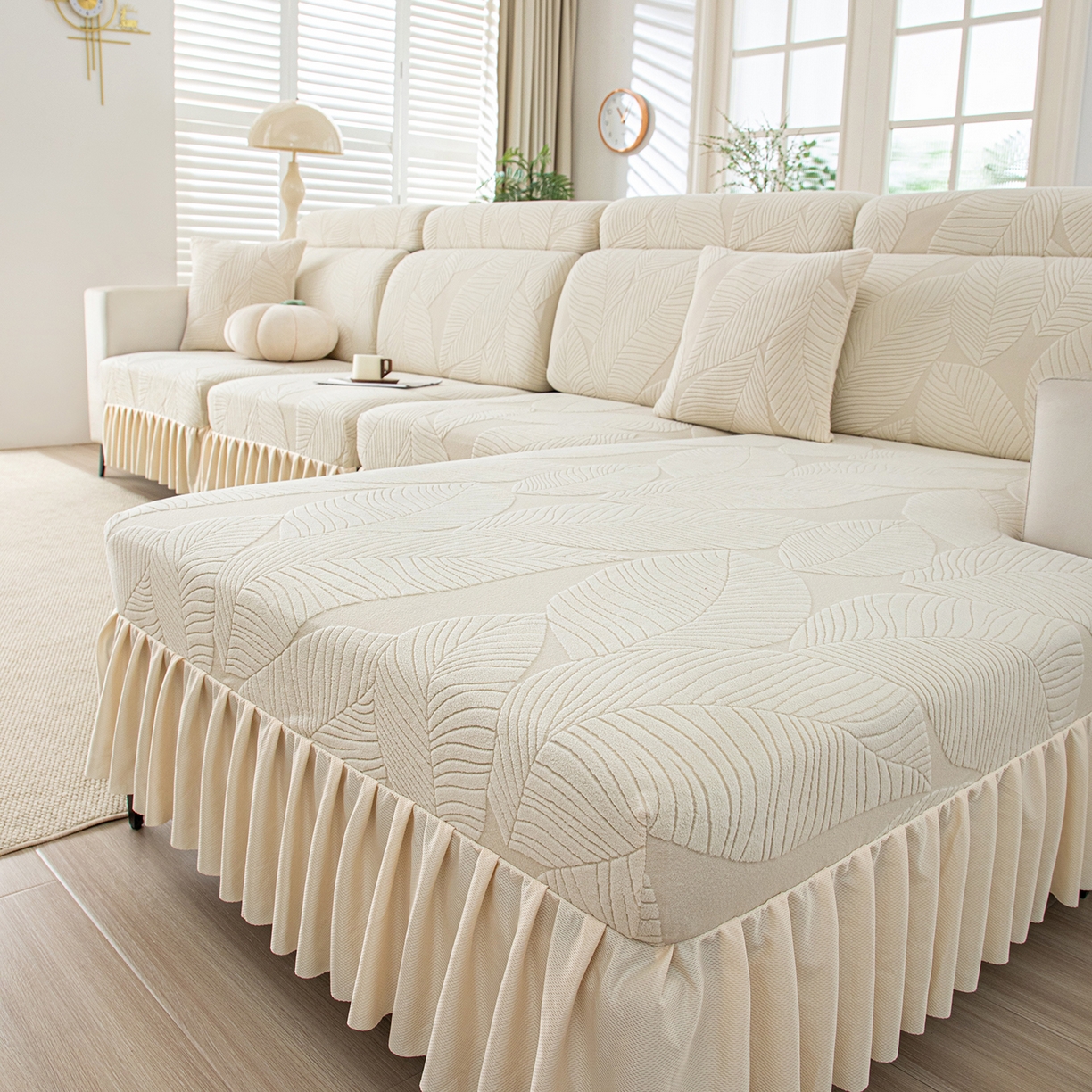 91家纺网 家纺一手货源 找家纺 沐沐家纺 2026新款霏叶裙边沙发笠 亚麻白