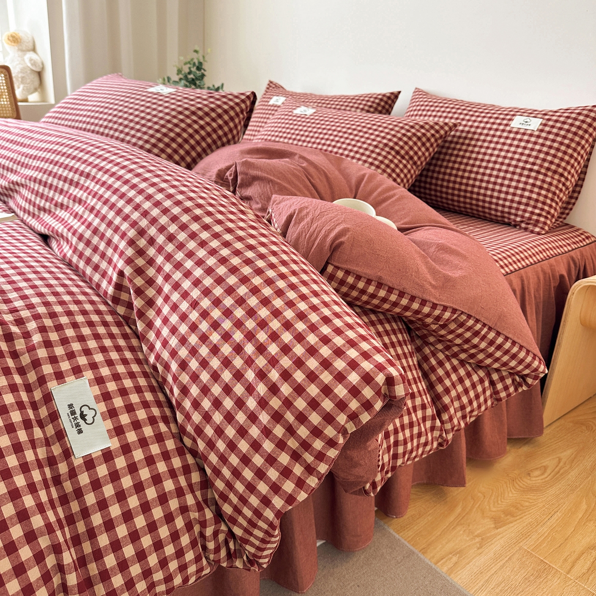 91家纺网 家纺一手货源 找家纺 笠裙家纺 2025新款A类色织全棉纯棉水洗棉床裙四件套 芸素红