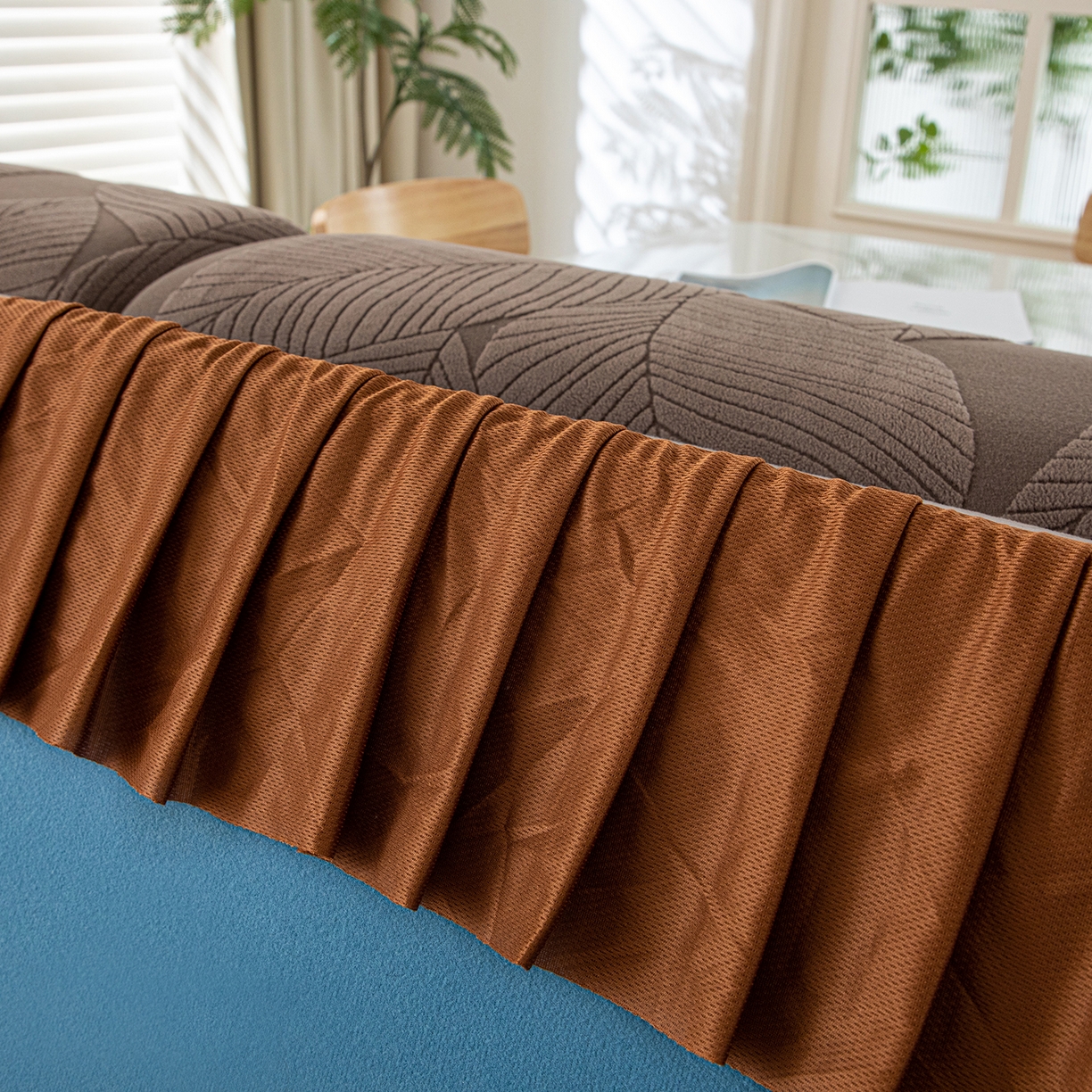 91家纺网 家纺一手货源 找家纺 沐沐家纺 2026新款霏叶裙边沙发笠 咖啡色