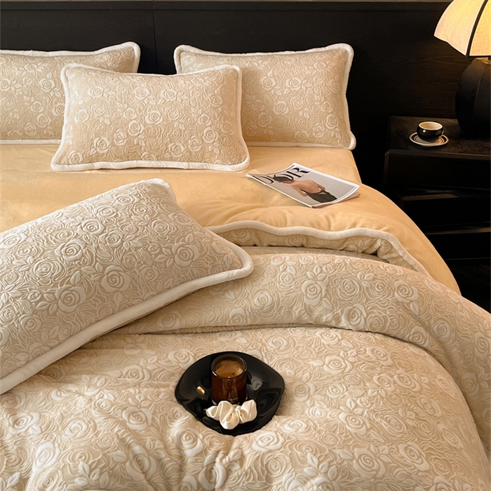 91家纺网 家纺一手货源 找家纺 诺梵 2025新款立体雕花牛奶绒四件套_控价标准高于149，加大高于159 玫瑰之约-黄