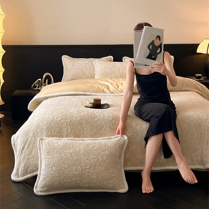 91家纺网 家纺一手货源 找家纺 诺梵 2025新款立体雕花牛奶绒四件套_控价标准高于149，加大高于159 玫瑰之约-黄