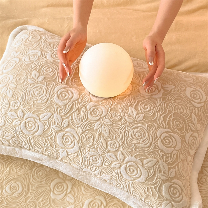 91家纺网 家纺一手货源 找家纺 诺梵 2025新款立体雕花牛奶绒四件套_控价标准高于149，加大高于159 玫瑰之约-黄