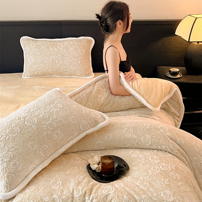 91家纺网 家纺一手货源 找家纺 诺梵 2025新款立体雕花牛奶绒四件套_控价标准高于149，加大高于159 玫瑰之约-黄