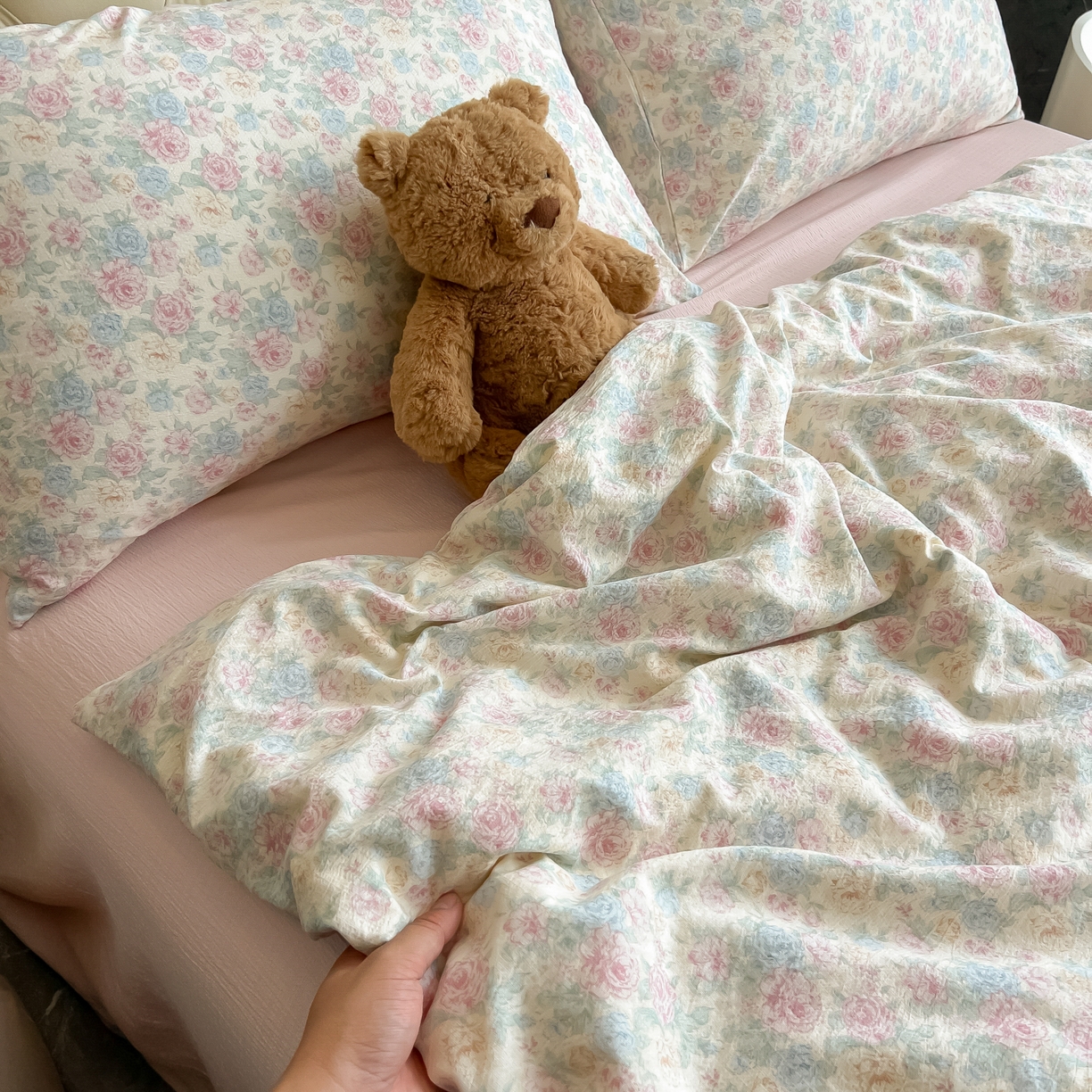 91家纺网 家纺一手货源 找家纺 韩巢家纺 2025新款双层纱床上用品四件套热销款超柔学生宿舍床单被套三件套 童话花岛