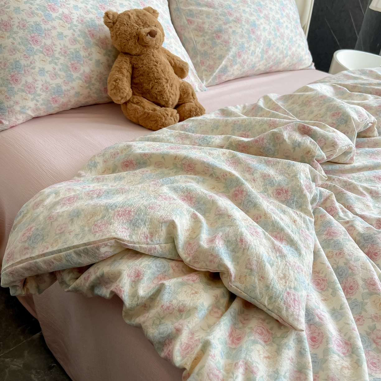 91家纺网 家纺一手货源 找家纺 韩巢家纺 2025新款双层纱床上用品四件套热销款超柔学生宿舍床单被套三件套 童话花岛