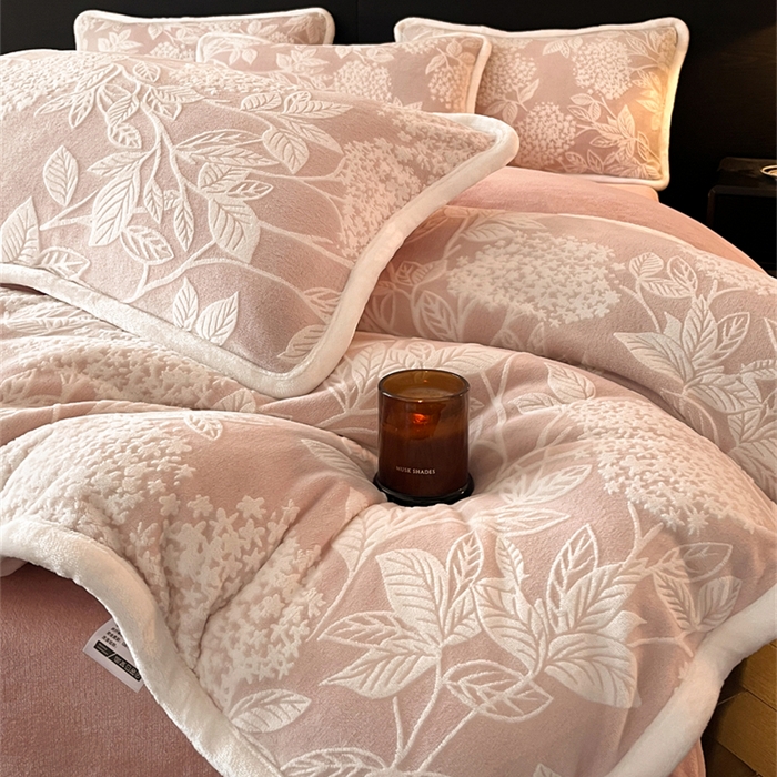 91家纺网 家纺一手货源 找家纺 诺梵 2025新款8斤立体雕花牛奶绒四件套_控价标准高于139，加大高于149 无尽夏-豆沙