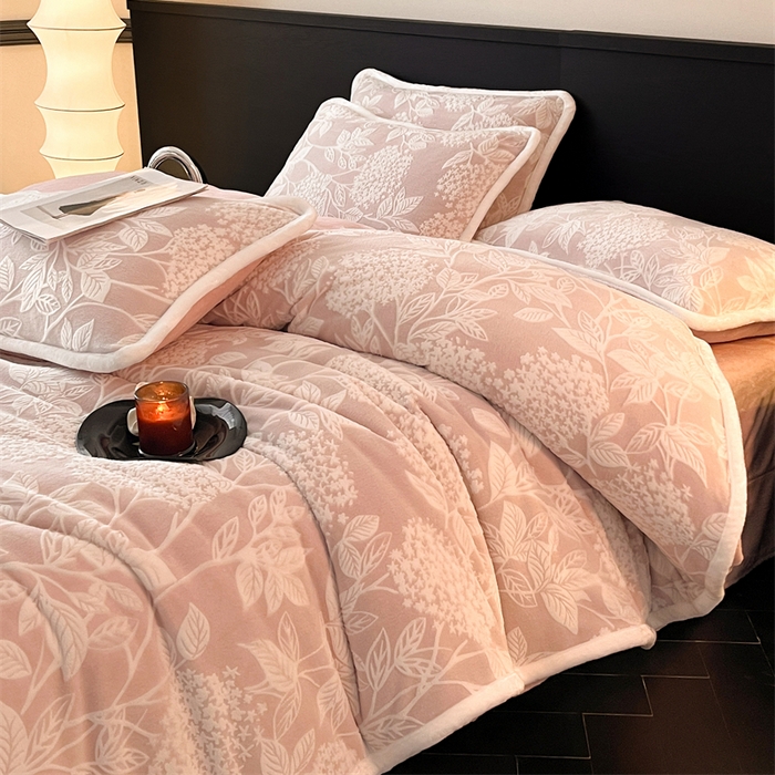 91家纺网 家纺一手货源 找家纺 诺梵 2025新款8斤立体雕花牛奶绒四件套_控价标准高于139，加大高于149 无尽夏-豆沙