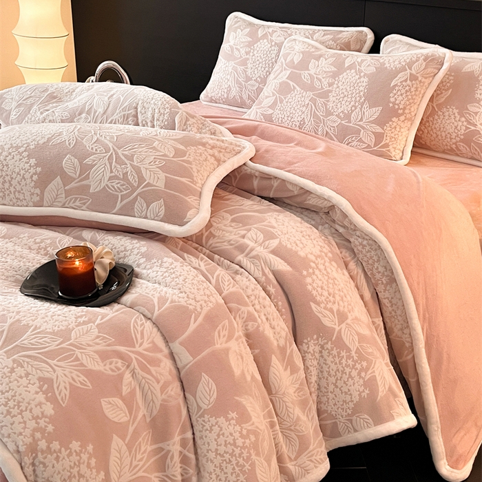 91家纺网 家纺一手货源 找家纺 诺梵 2025新款8斤立体雕花牛奶绒四件套_控价标准高于139，加大高于149 无尽夏-豆沙