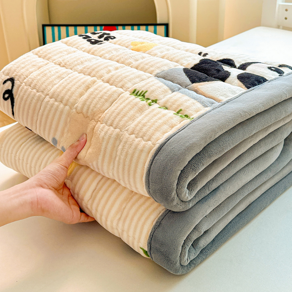 91家纺网 家纺一手货源 找家纺 （总）爱思凯家纺 2025新款水晶边-牛奶绒学生床褥-第三批